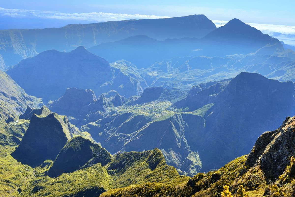Le cirque de Mafate et ses remparts vus depuis le Maïdo