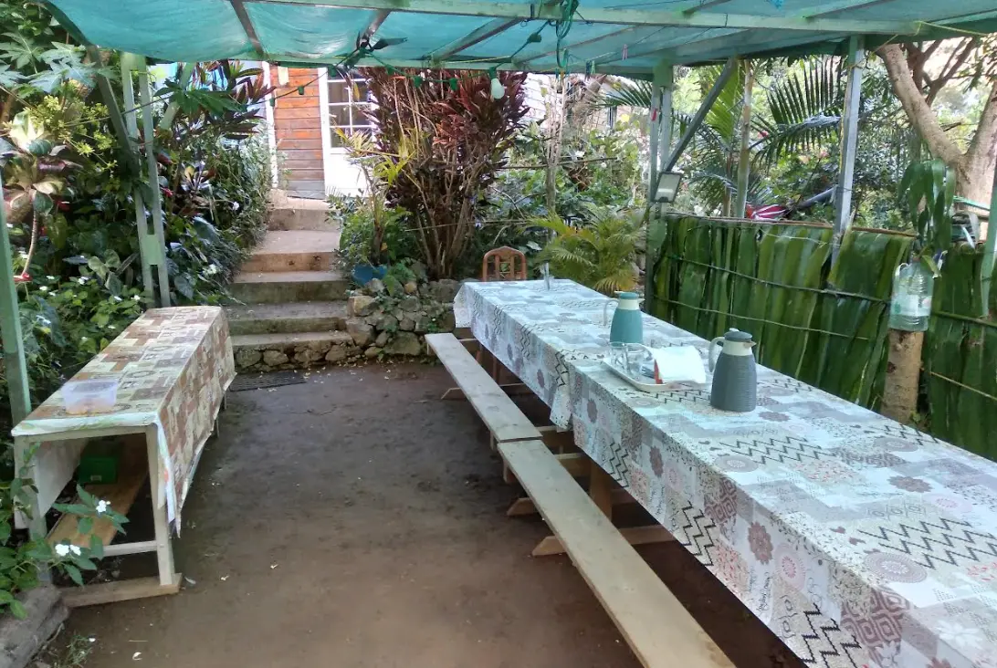 Coin repas du gîte Chez Tatie Jo à Aurère dans le cirque de Mafate