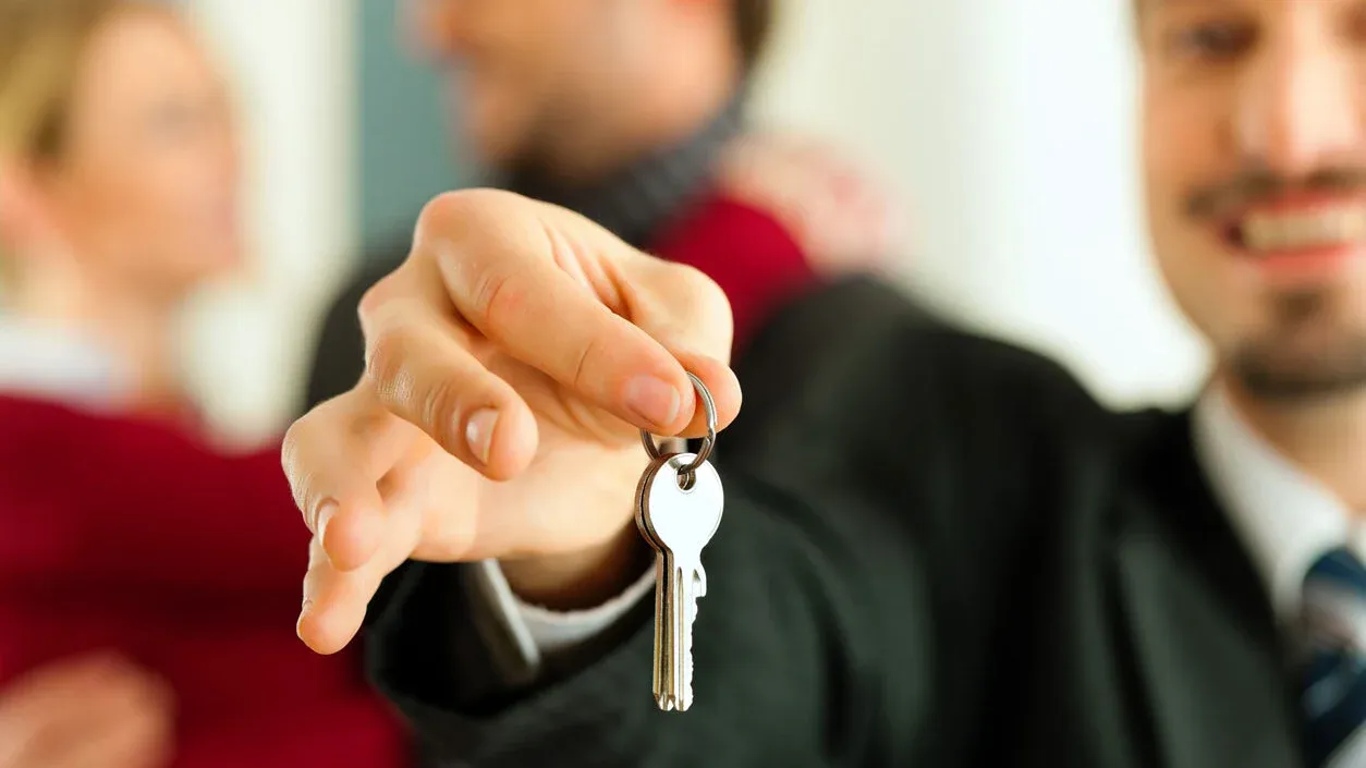 Remise de clés en sous-location, hébergement temporaire à tarif local