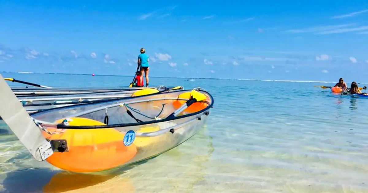 Kayak transparent au lagon de Trou d'Eau à La Saline-les-Bains