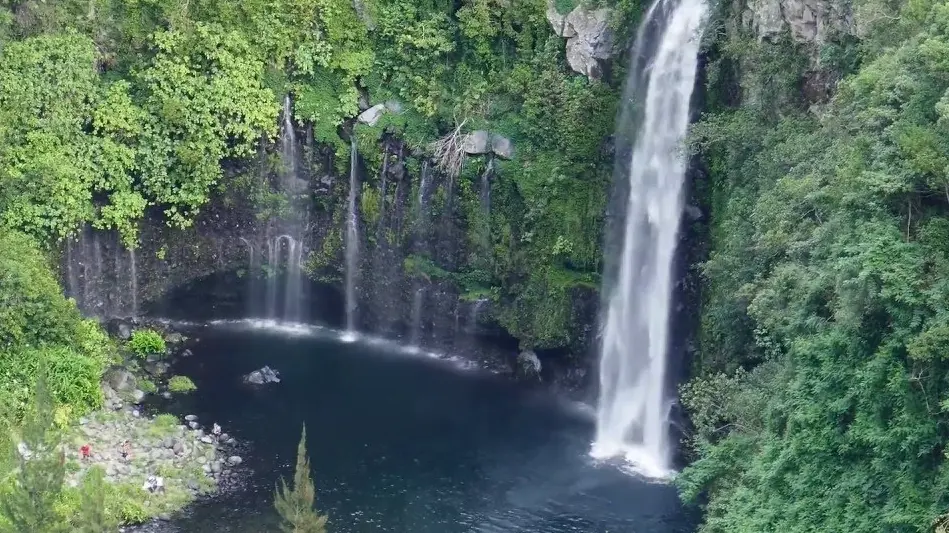 Cascade Voile de la Mariée à Grand-Bassin, eau qui tombe à La Réunion