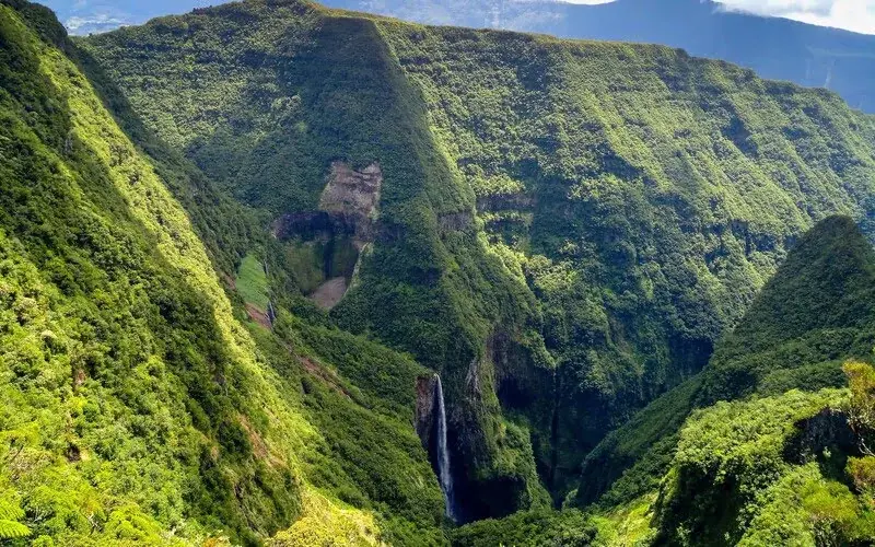 Trou de Fer waterfall seen from the Bélouve viewpoint, a spectacular green chasm in Reunion Island