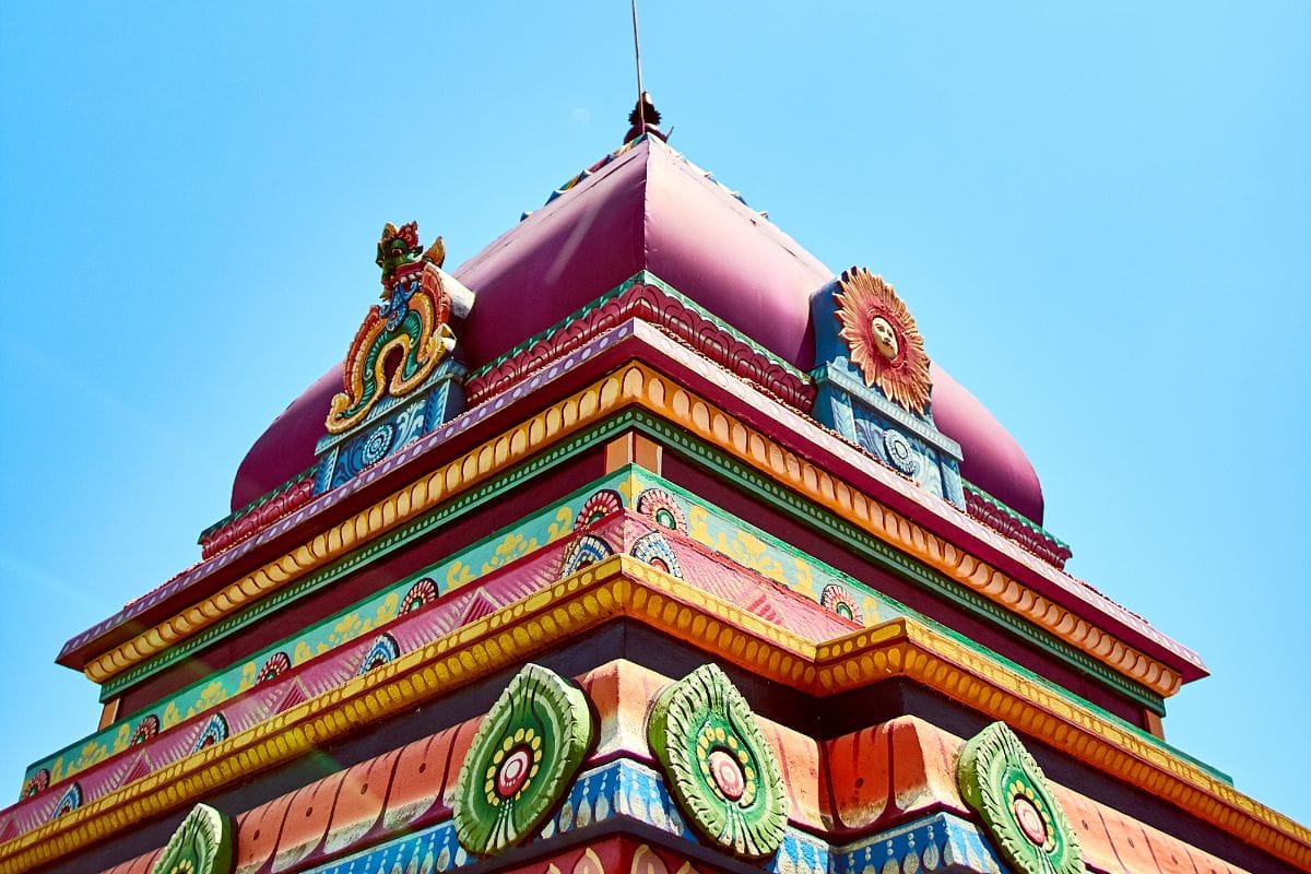 Temple tamoul coloré de Saint-André à La Réunion avec architecture indienne traditionnelle