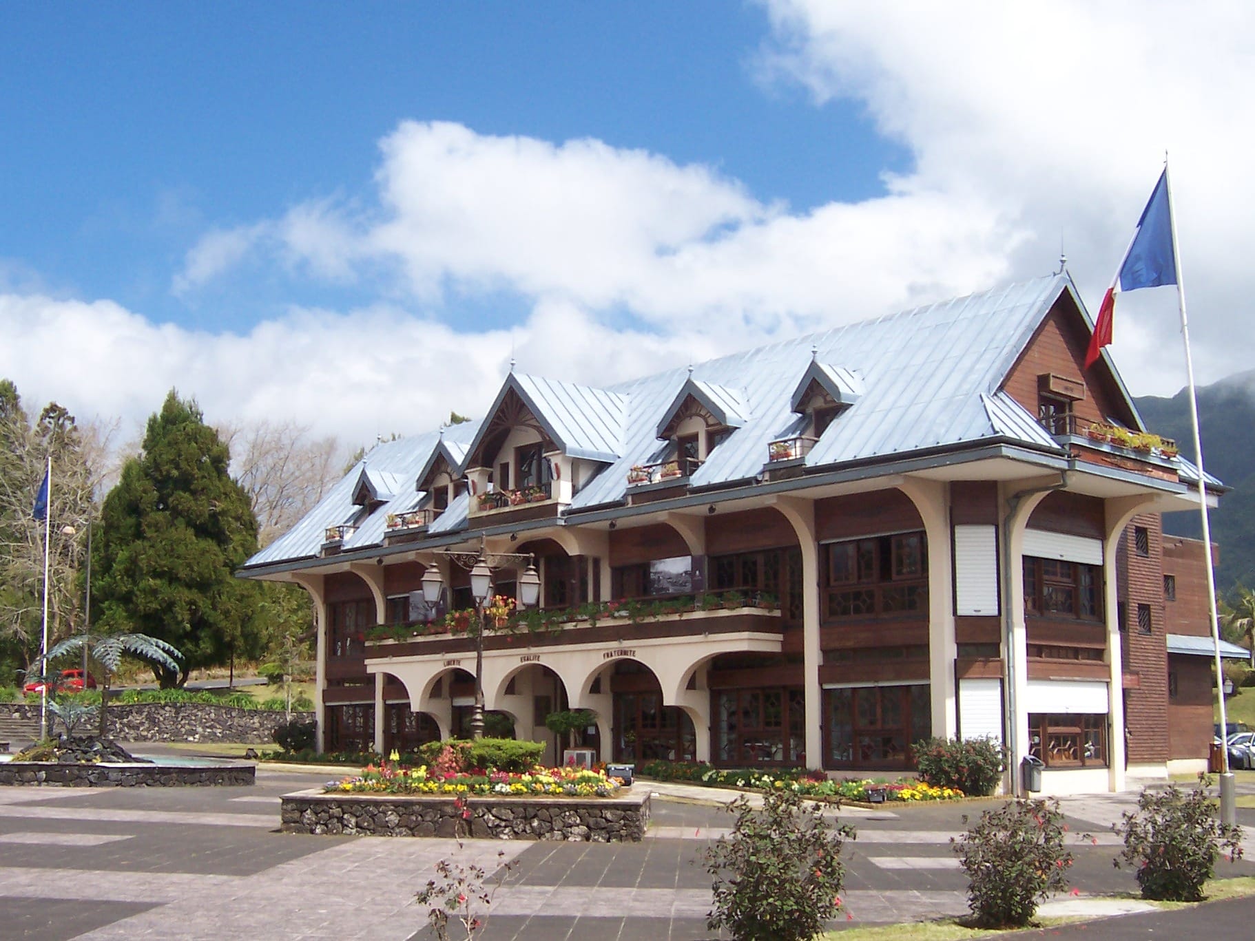 Village de la Plaine des Palmistes à La Réunion au pied du Bébour-Bélouve, brouillard et forêt primaire
