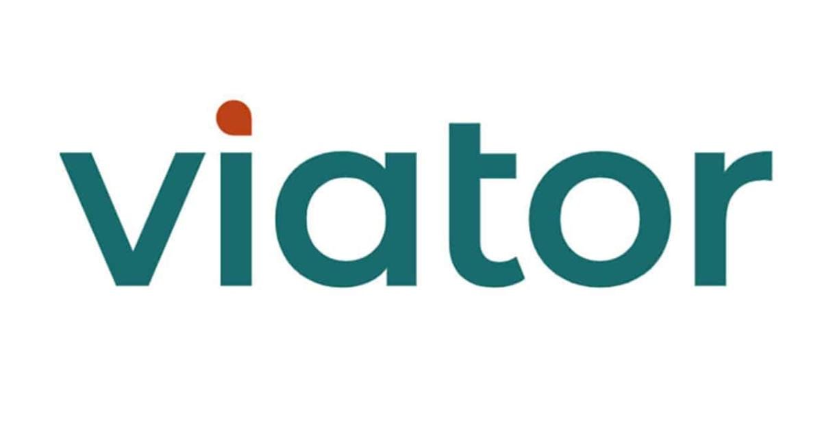 Logo Viator en vert sapin sur fond blanc, plateforme de réservation d'activités touristiques